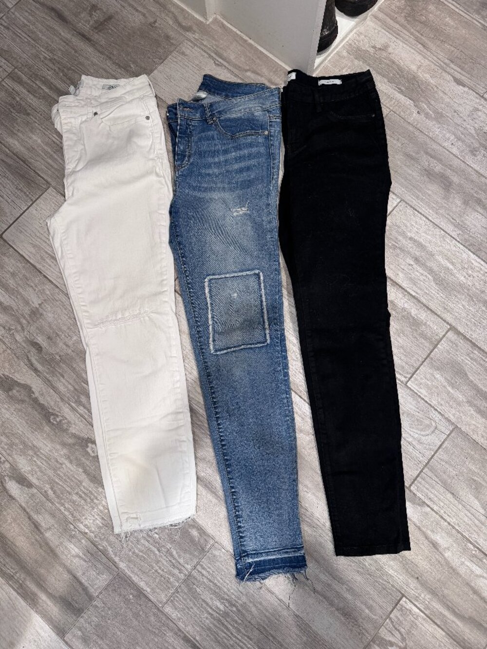 lot of 3 jeans